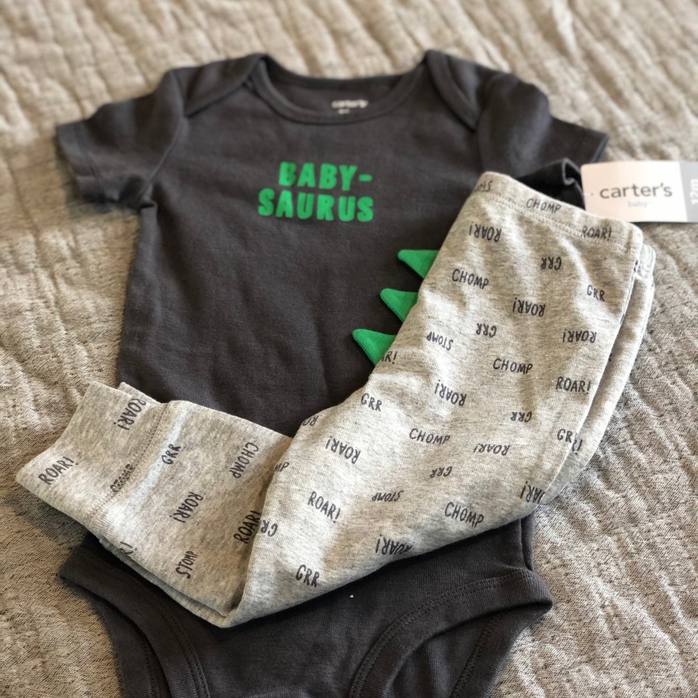 🦖 NWT ✨4 for $22✨ Two Piece Set • 12m